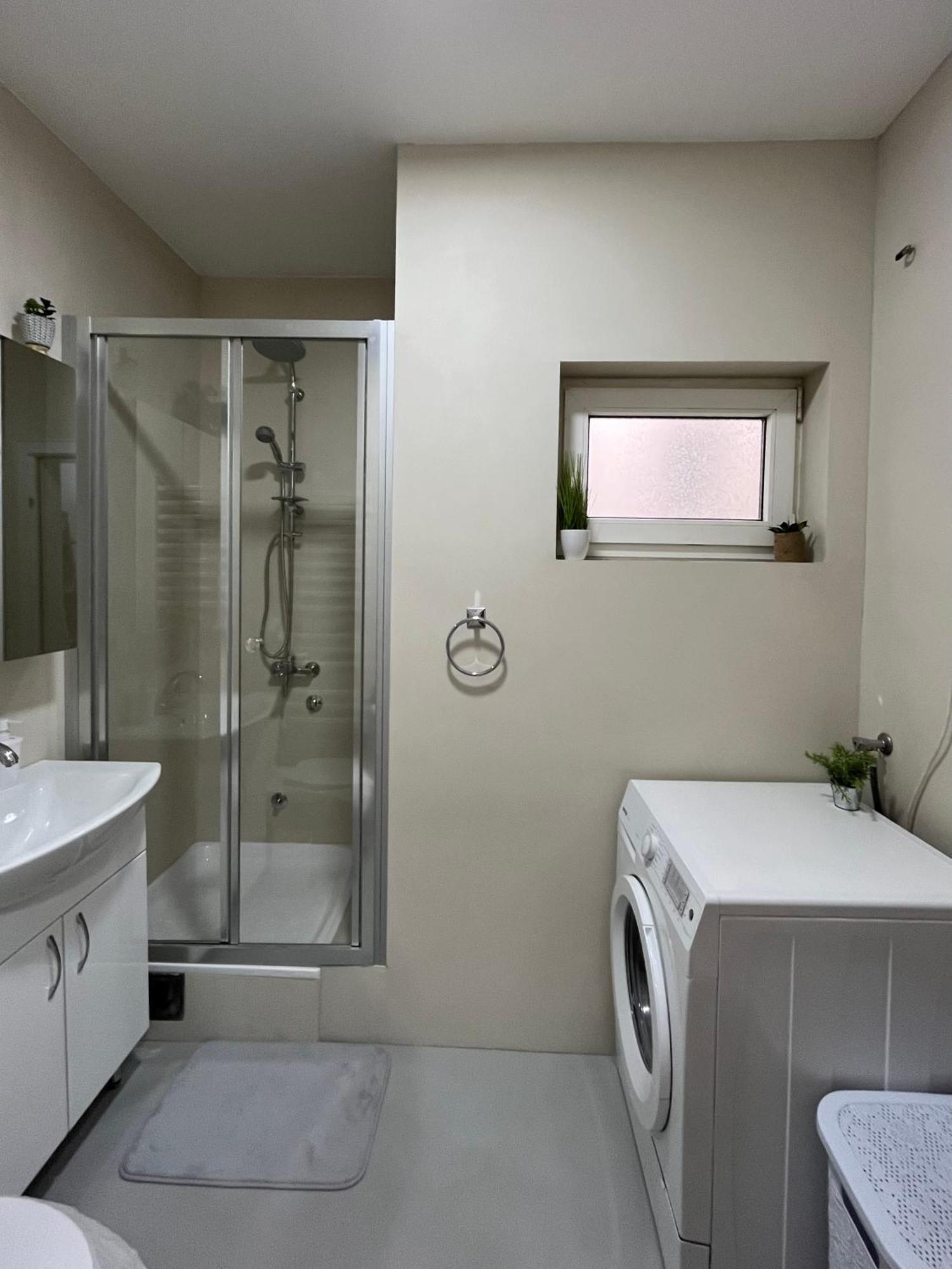 Apartment Vera With Free Garage Novi Sad Exterior photo